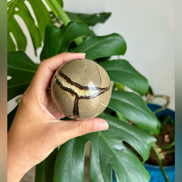 Septarian sphere from Madagascar - Picture 4 of 5